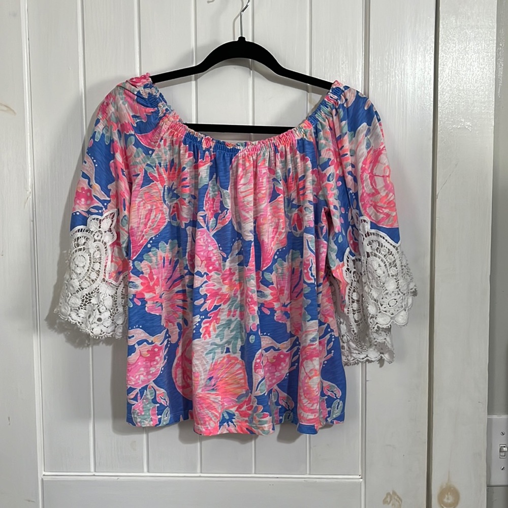 Lilly Pulitzer off the shoulder lace sleeve top. Size small. 100% cotton